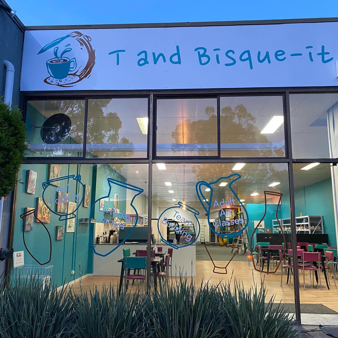 T and Bisque-it – Gecko Signs